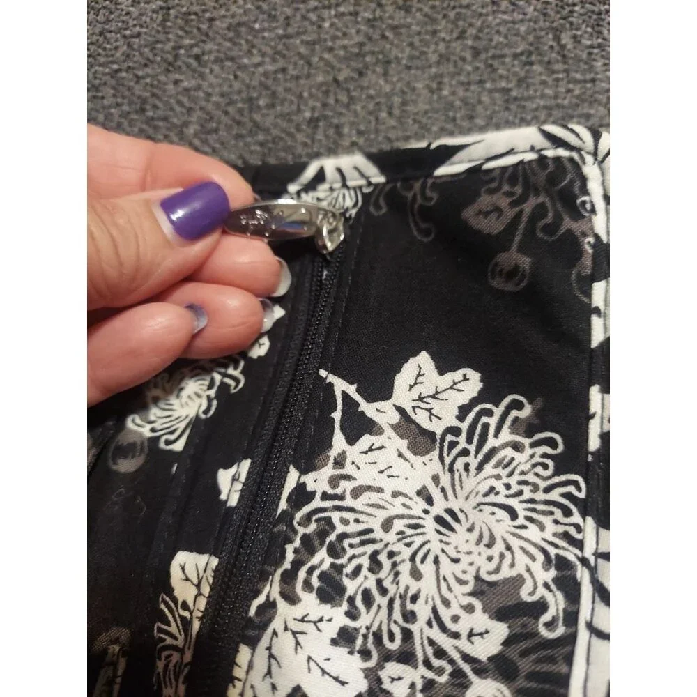 RETIRED VERA BRADLEY TRI-FOLD‎ WALLET BLACK WHITE FLORAL DESIGN ID/CREDIT *flaw - Picture 14 of 15